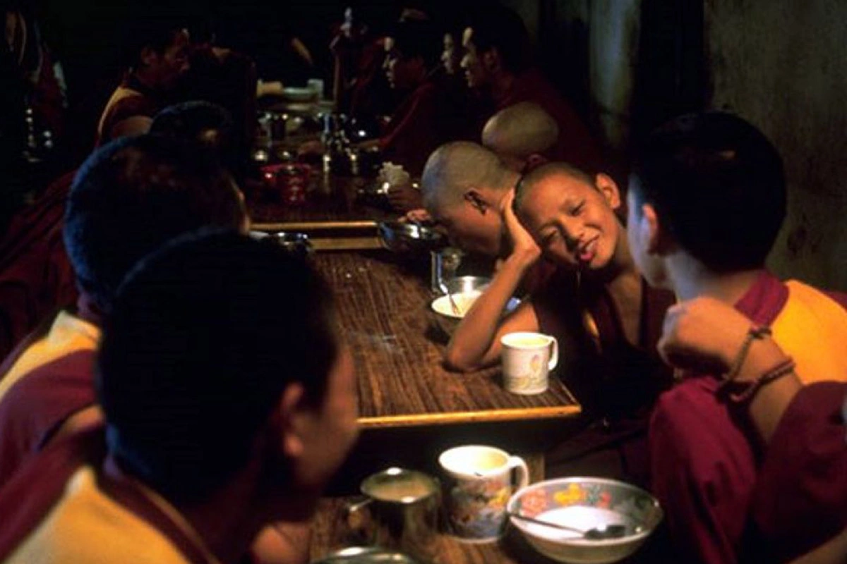 Кадр из фильма «Кубок» (1999)