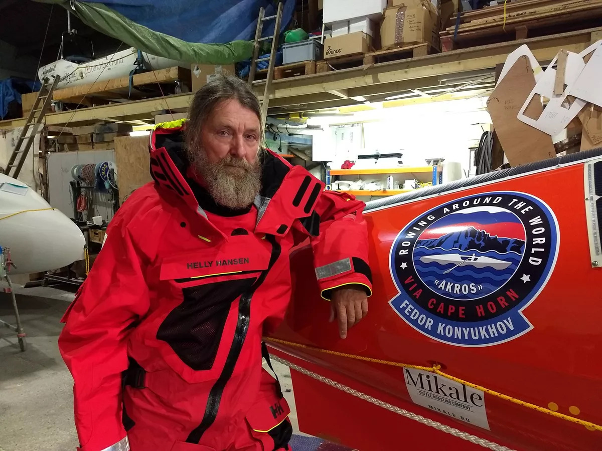 Федор Конюхов во время подготовки к одиночному переходу на весельной лодке вокруг света в Новой Зеландии.