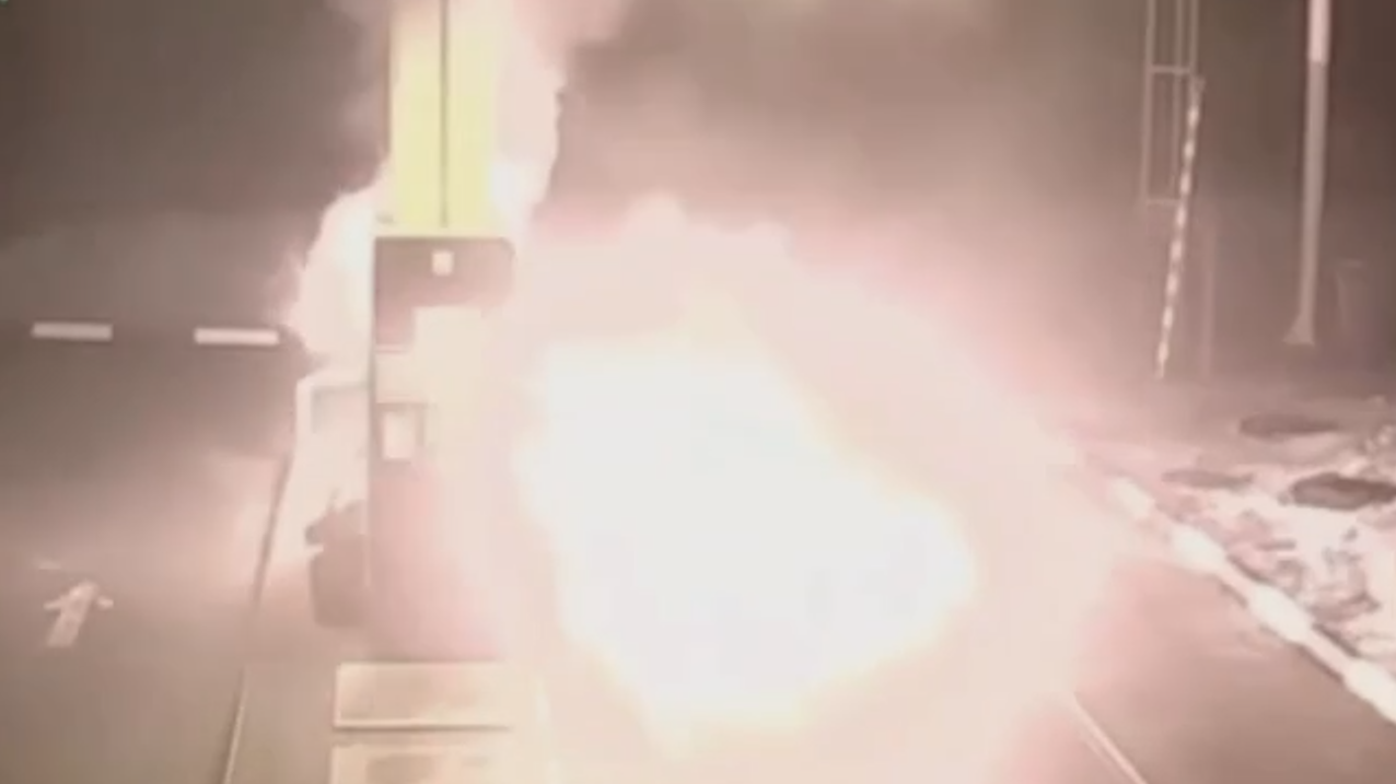 Неизвестный поджег заправку в Ростове-на-Дону