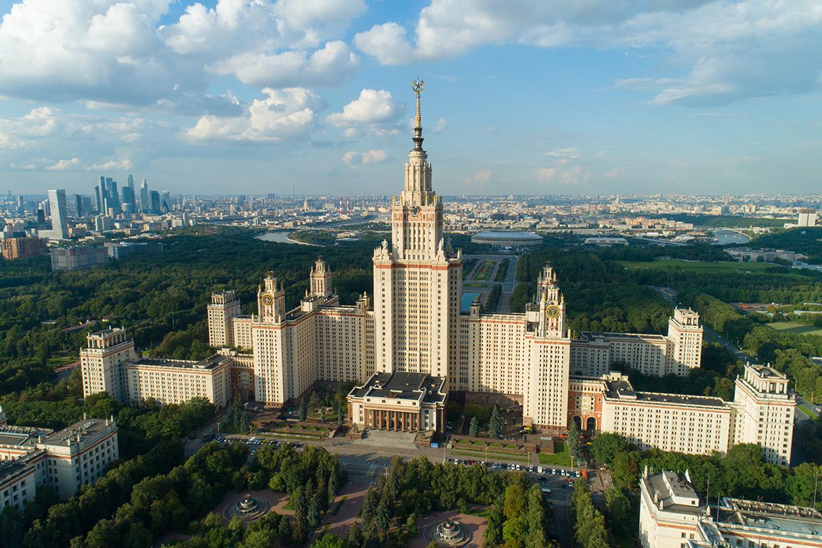 Главное здание МГУ