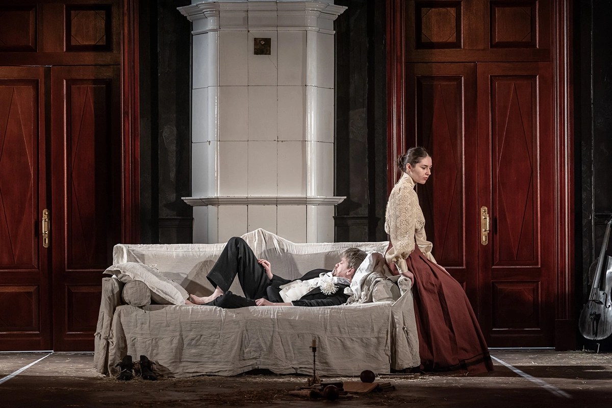 Спектакль «Чеховъ. Вишневый садъ. Нет слов!»