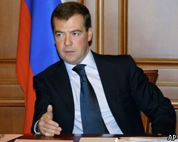 Д.Медведев хочет сам решать вопросы использования войск за рубежом