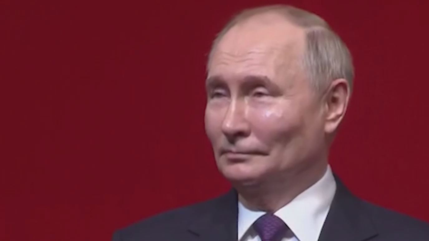 Путин извинился за слишком долгое выступление. Видео