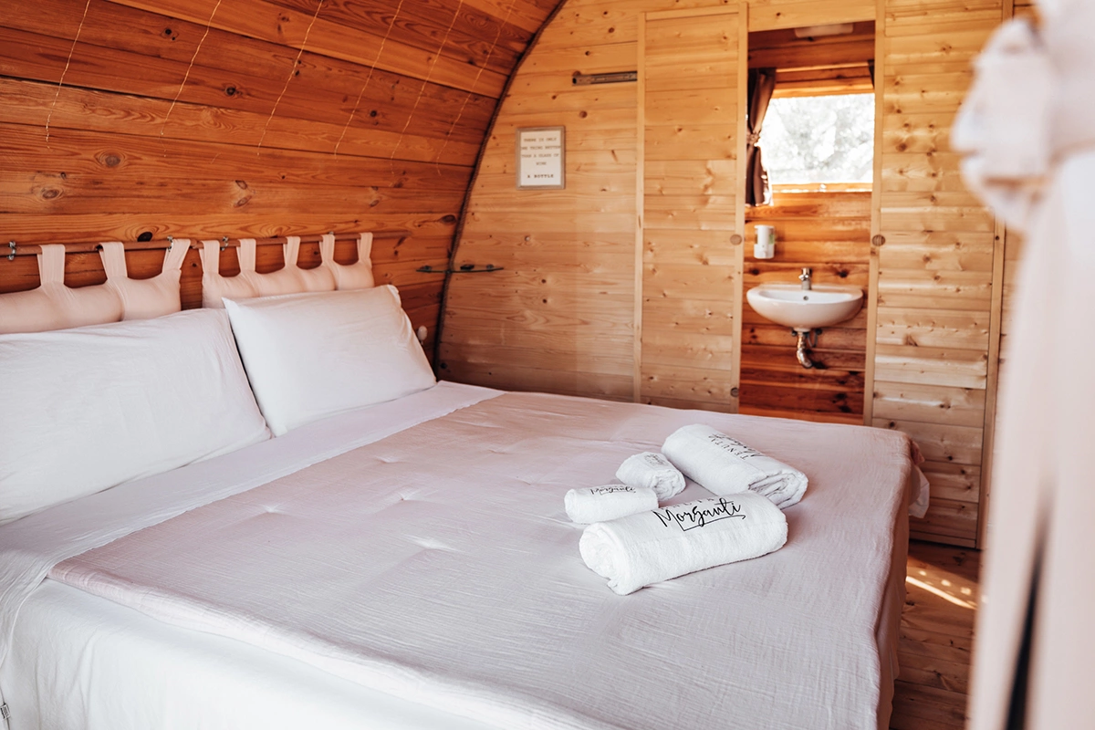 На винодельне говорят о том, что такие необычные номера сразу стали популярны у туристов