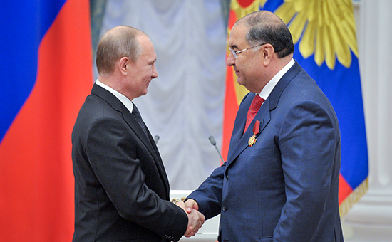 Архивное фото. Президент России Владимир Путин (слева) и бизнесмен&nbsp;Алишер Усманов