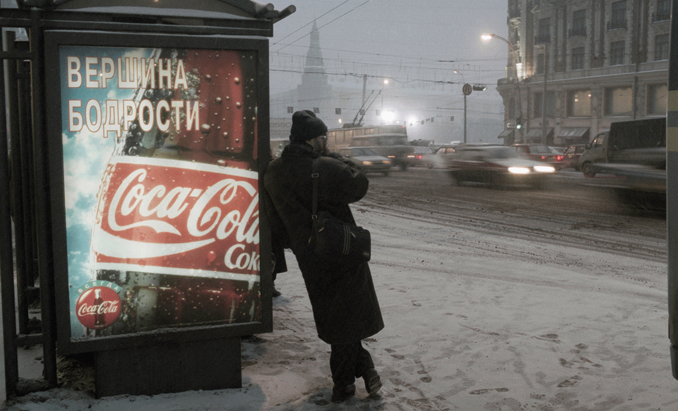 Остановка общественного транспорта на Тверской улице. ​1 февраля 1996 года