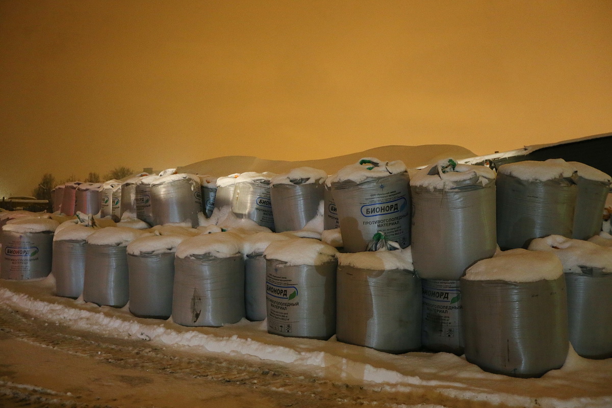 В зимний сезон 2018-2019 гг. на дороги Екатеринбурга уйдет 4 тысячи тонн противогололедных материалов. Город заплатит за это 70 млн рублей.