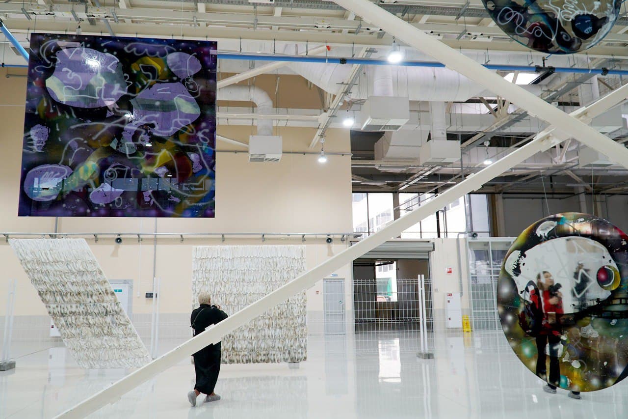 Фото:Цех УОМЗ, где проходила Уральская биеннале-2021/Сайт «Ростеха»