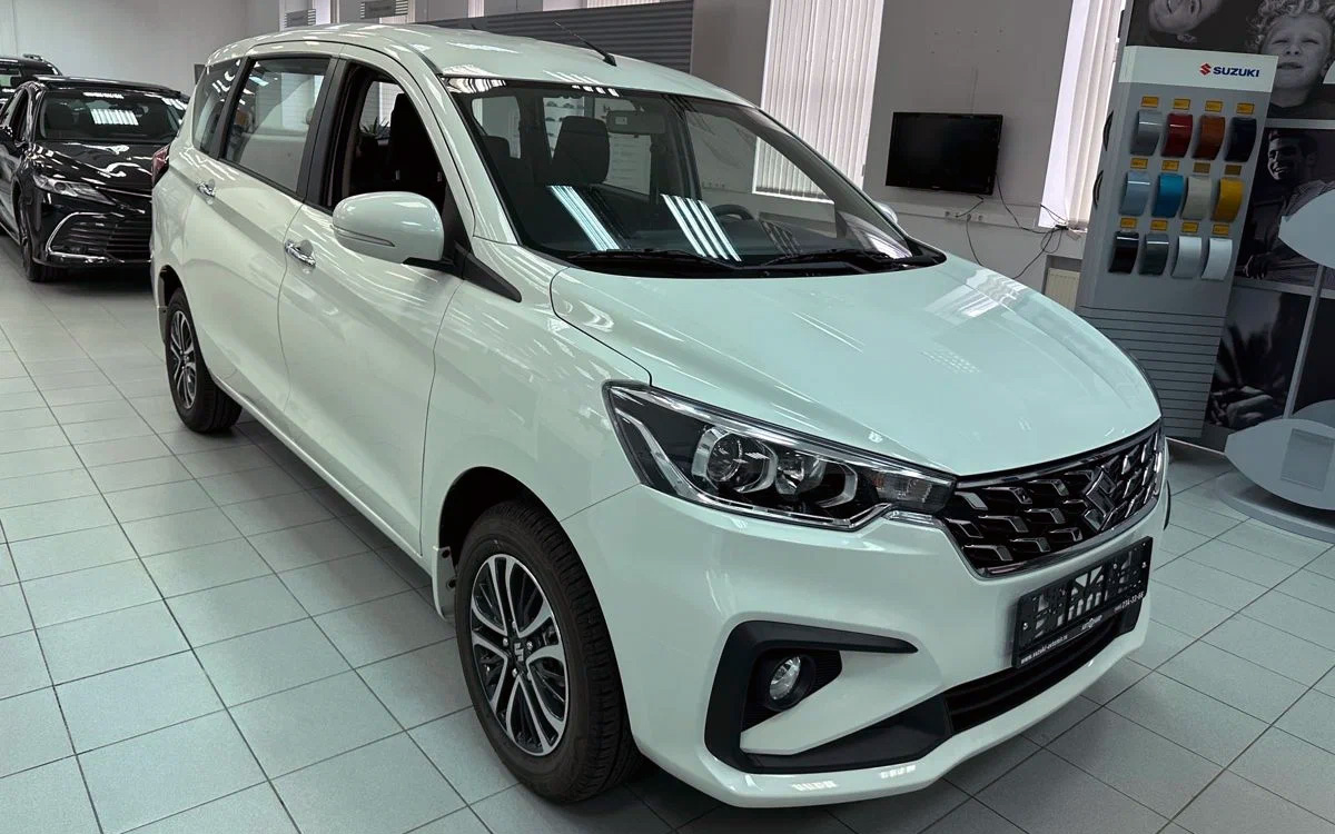 Официальный дилер Suzuki из Москвы выставил на продажу новый компактвэн  Ertiga. Цена :: Autonews