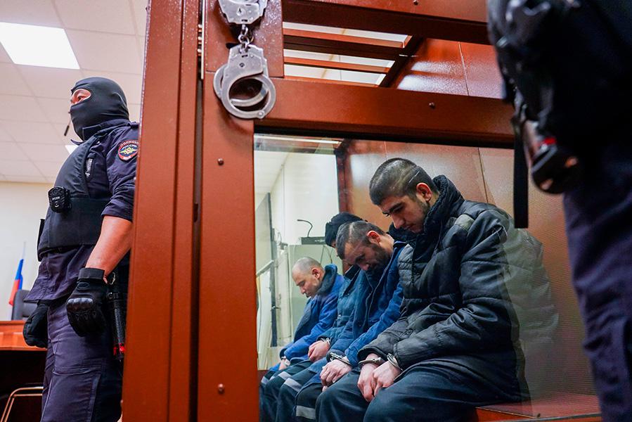 Фигуранты по делу о теракте в &laquo;Крокус сити холле&raquo; Саидакрами Рачабализода, Фаридуни Шамсидин, Далерджон Мирзоев, Мухаммадсобир Файзов (слева направо) в Басманном районном суде Москвы, 2024 год