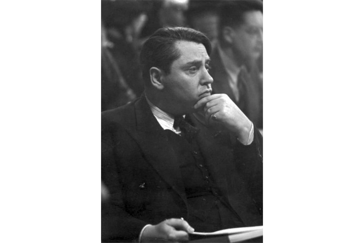 Жак Гудстиккер — один из крупнейших нидерландских арт-дилеров, чья коллекция стала символом реституции. В 1940 году, после его бегства из страны, нацисты конфисковали более тысячи произведений искусства. Лишь в 2006 году часть работ вернули наследникам