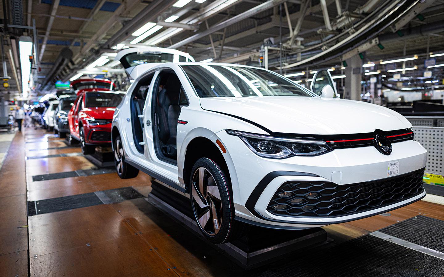 Volkswagen потерял 14% прибыли. Компания проведет масштабные сокращения