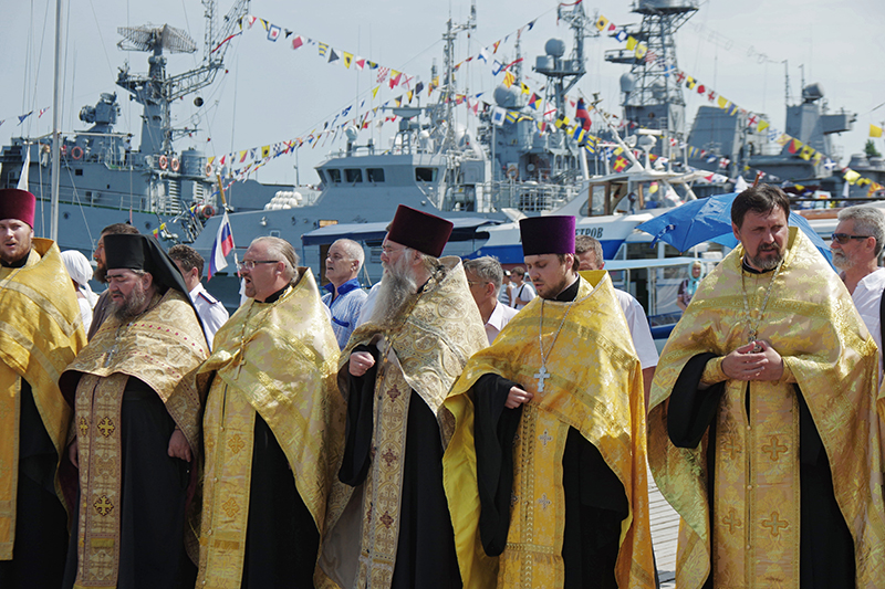 Крестный ход к Дню памяти князя Владимира на Графской пристани в Севастополе