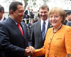 У.Чавес признался, что ему было приятно целовать А.Меркель