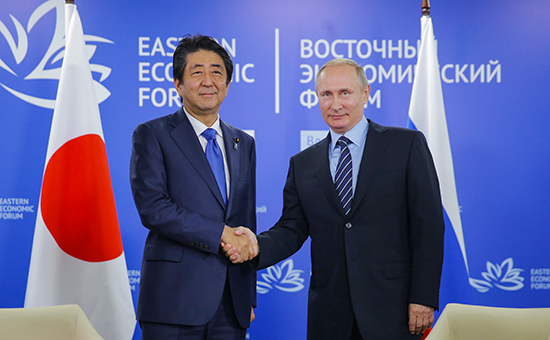 Премьер-министр Японии Синдзо Абэ и&nbsp;президент РФ Владимир Путин. 2 сентября 2016 года


