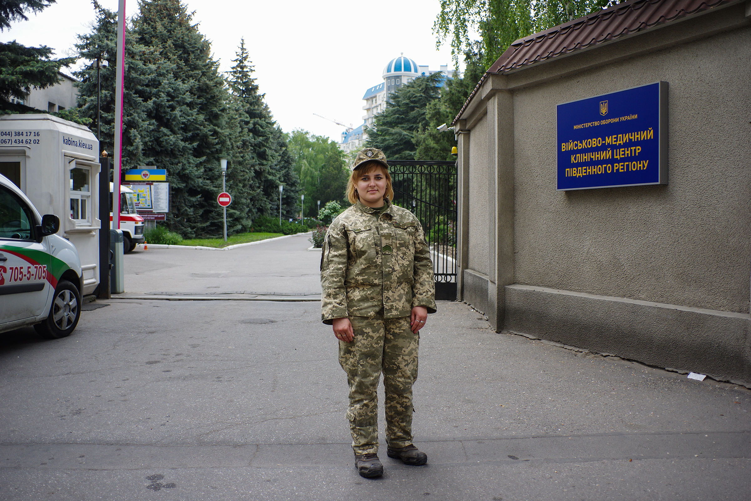 &laquo;Хорошо отношусь [к Зеленскому], позитивно. [Это] человек, который старается сделать для Украины как лучше, надеюсь, что так оно и будет. Конечно [жду], чтобы война закончилась, чтоб люди жили в мире. Думаю, [он справится]&raquo;