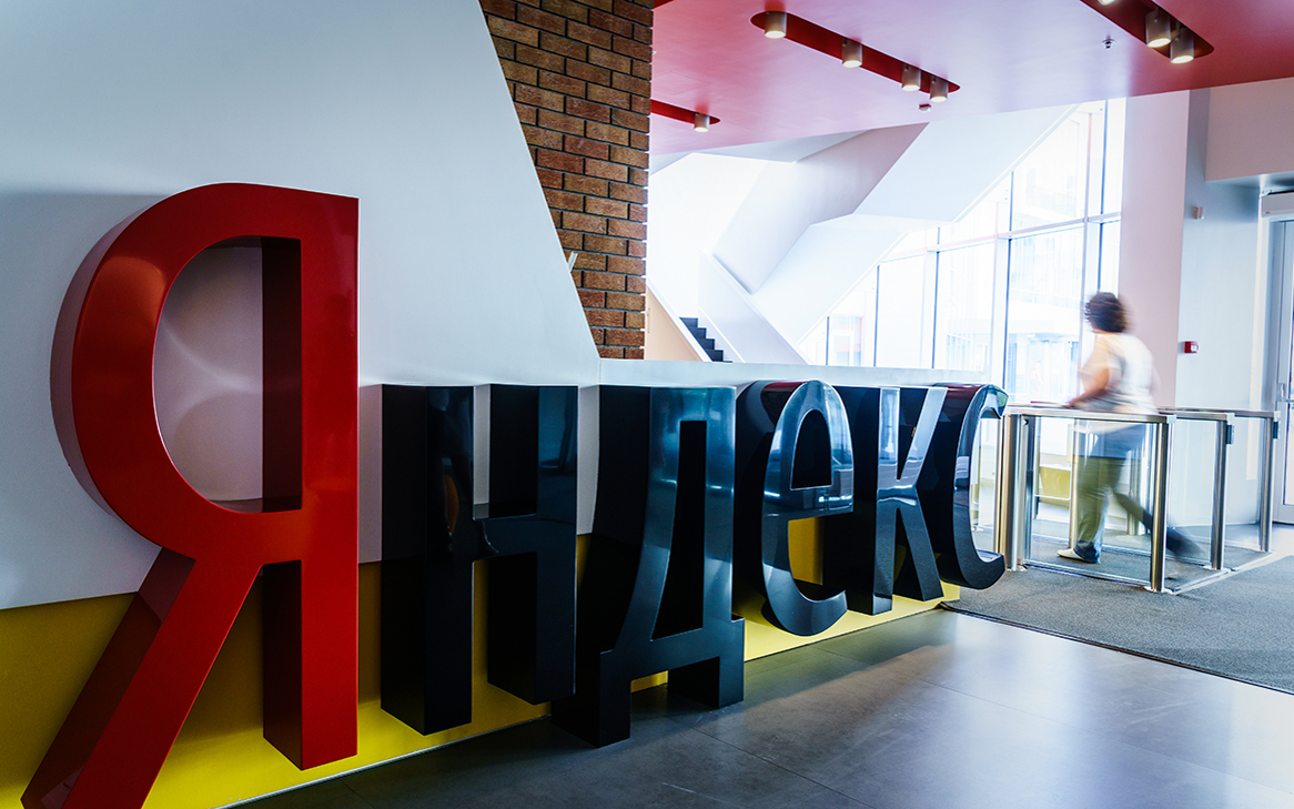 «Яндекс» приостановит инвестиции в России и за рубежом из-за санкций