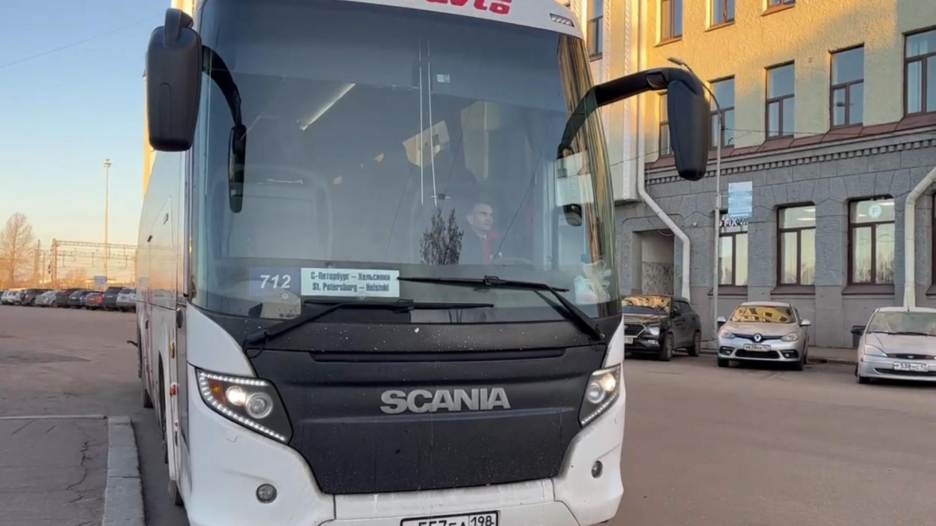 Последний автобус уехал из Выборга в Финляндию. Видео
