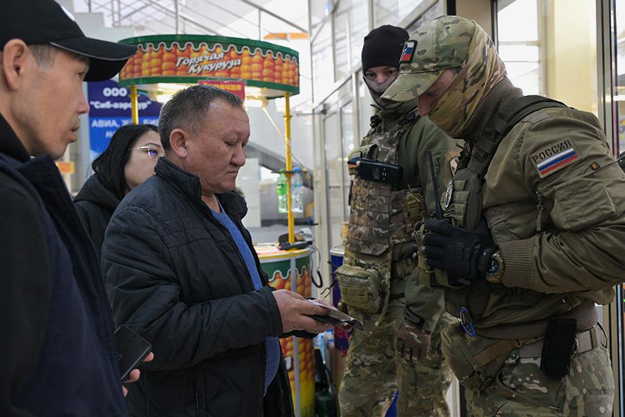 Рейд по проверке документов воинского учета у мигрантов, получивших гражданство РФ, Новосибирск, апрель 2024 года