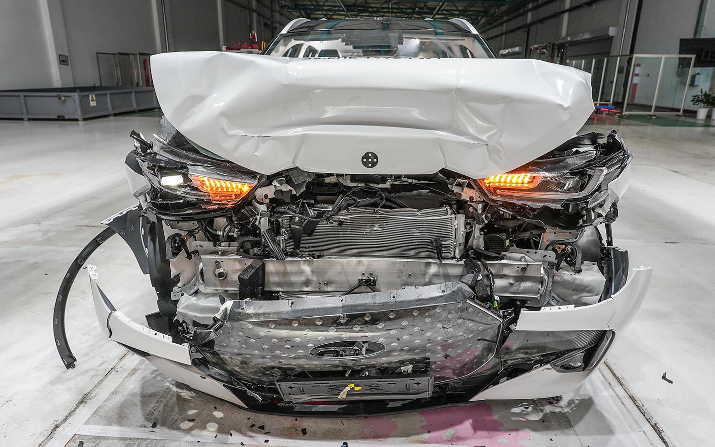 Новые Mazda, BMW и «китайцы». Вот, что от них осталось после краш-тестов