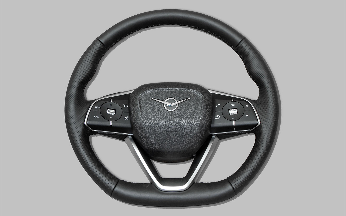 Удалось подержать самый навороченный руль. Толщина обода правильная. Кнопки крупные. Селекторы мелкие, зато не люфтят. Славный инструмент