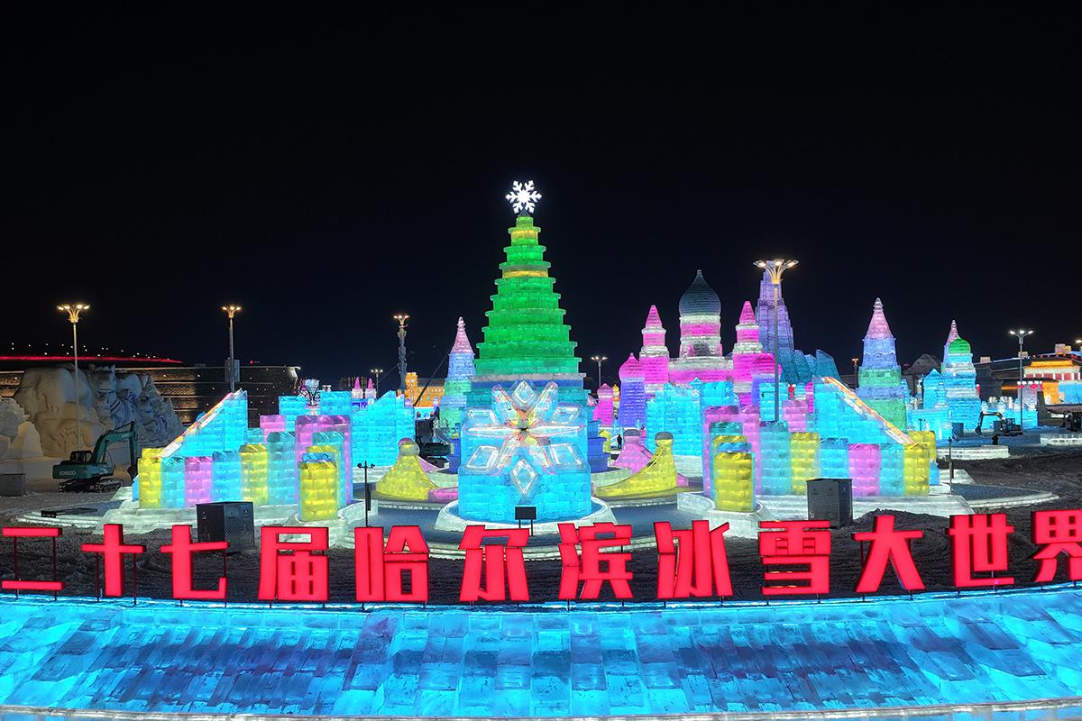Подготовка к 27-му Харбинскому фестивалю льда и снега