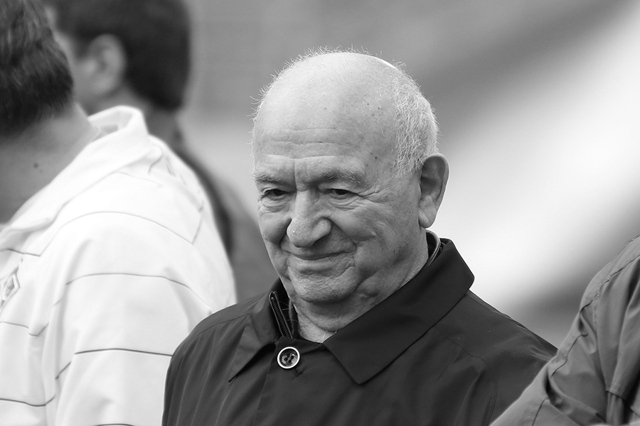 Симонян&nbsp;&mdash; легенда мирового футбола и лучший бомбардир в истории московского &laquo;Спартака&raquo;. Он забил 160 голов за любимый клуб и очень рано, в 33 года, возглавил &laquo;Спартак&raquo;.

Он попал в клюб в 1949 году, а через пять лет дебютировал в сборной СССР и стал первым футболистом, забившим первый гол за советскую сборную в истории чемпионата мира. В чемпионатах СССР Симонян провел в качестве игрока 285 матчей, забил 145 голов. Он становился чемпионом СССР в составе &laquo;Спартака&raquo; в 1952, 1953, 1956 и 1958 годах, обладателем Кубка СССР&nbsp;&mdash; в 1950 и 1958 годах. В качестве тренера Симонян дважды приводил московский &laquo;Спартак&raquo; к золотым медалям чемпионата СССР (1962 и 1969), а также один раз&nbsp;&mdash; ереванский &laquo;Арарат&raquo; (1973).

Симонян не дожил почти год до своего столетия. За два дня до 99-летия тренеру было присвоено звание Героя Труда&nbsp;&mdash; за большой вклад в развитие и популяризацию отечественного футбола.

Читать больше