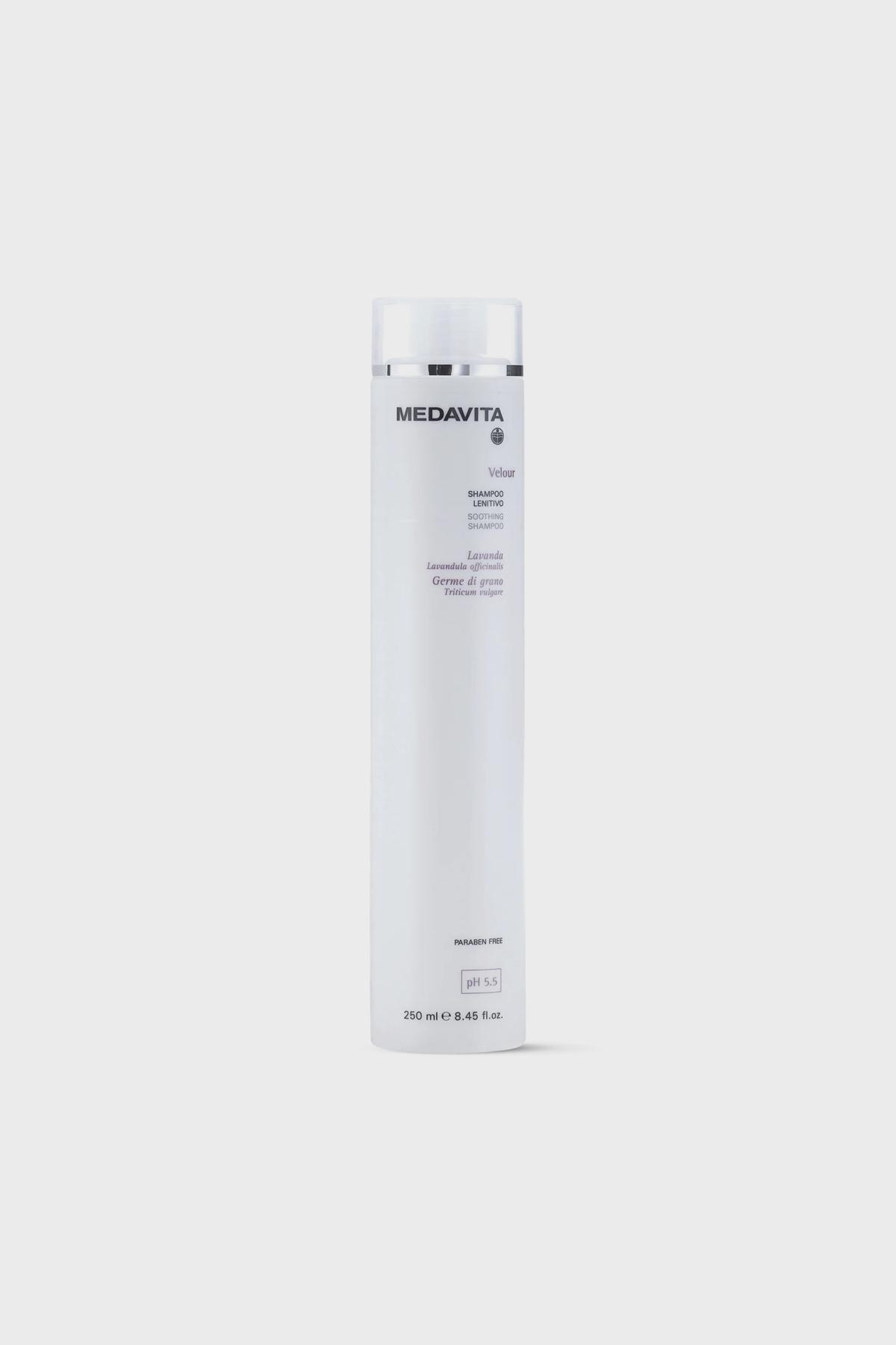 Успокаивающий шампунь для чувствительной кожи головы Velour Soothing Shampoo, Medavita, 2325 руб. («Рив Гош»)