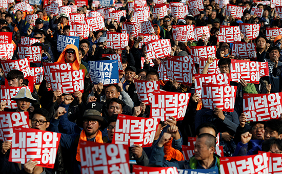 Митинг за отставку президента в Сеуле



