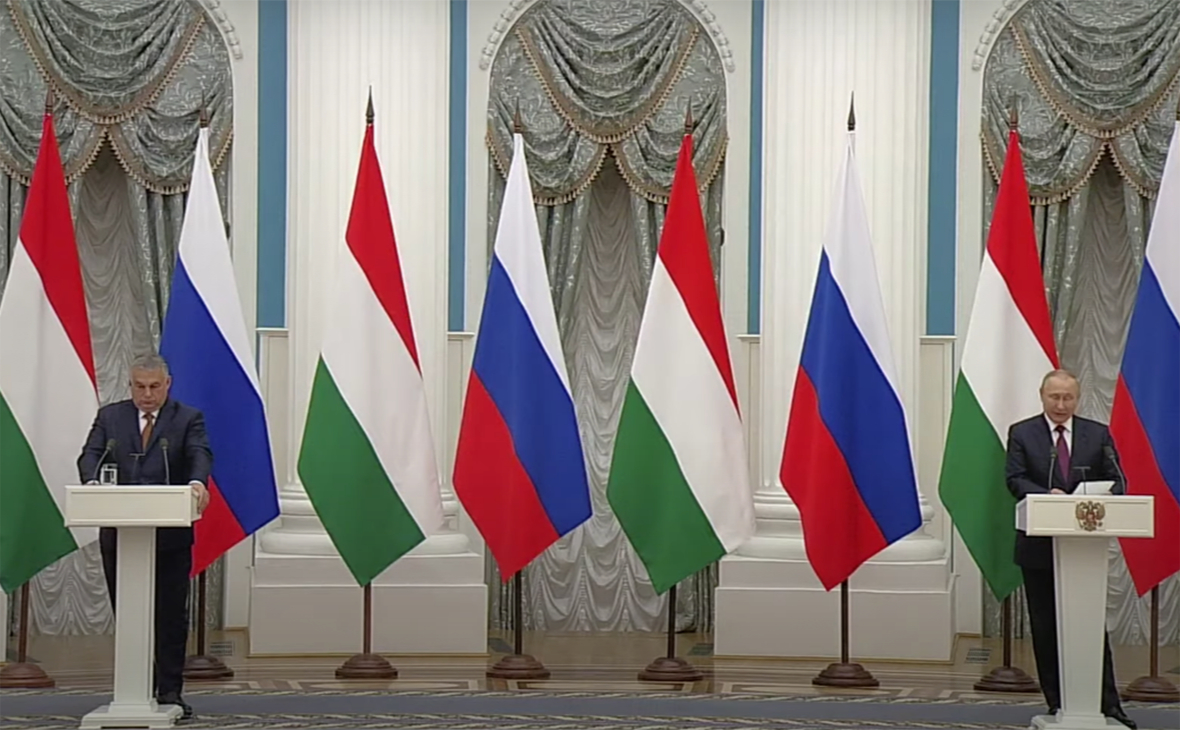 Владимир&nbsp;Путин (спарва)&nbsp;и Виктор&nbsp;Орбан (слева)