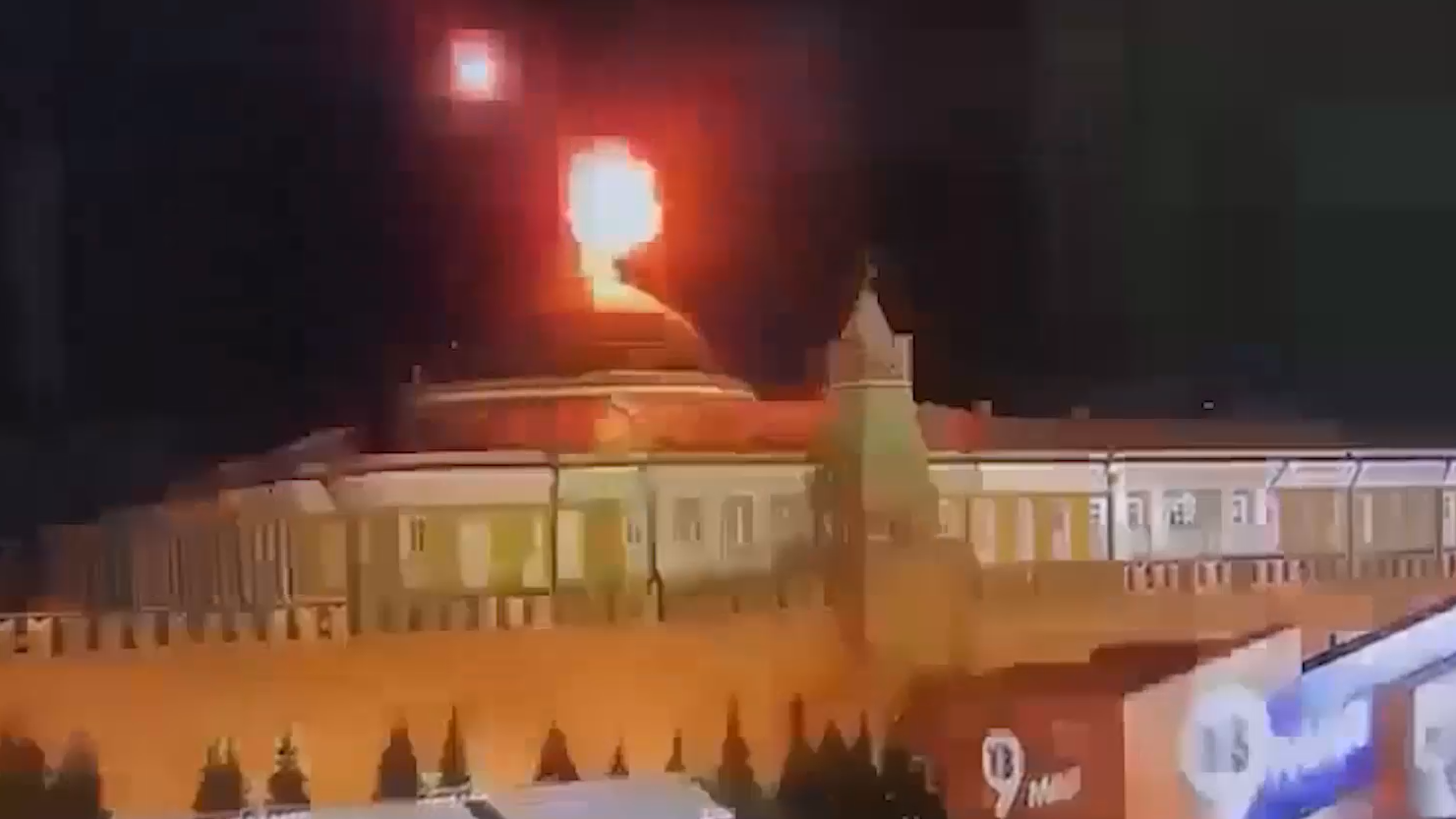 В офисе Зеленского назвали инсценировкой удар дронами по Кремлю