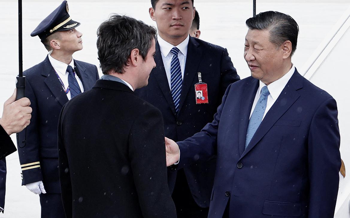 Си Цзиньпин выразил готовность работать с Францией над миром на Украине