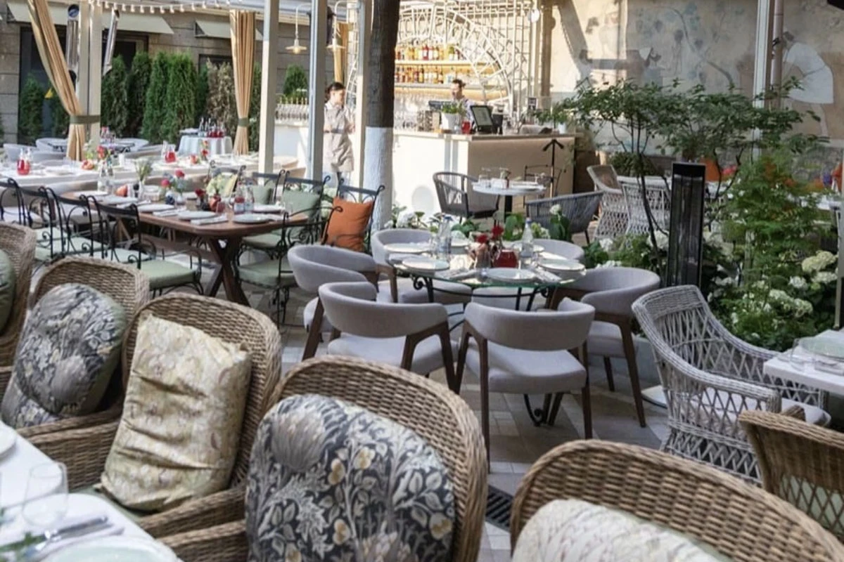 Ресторан «Ткемали», Малый Ивановский пер., 7–9, стр. 1