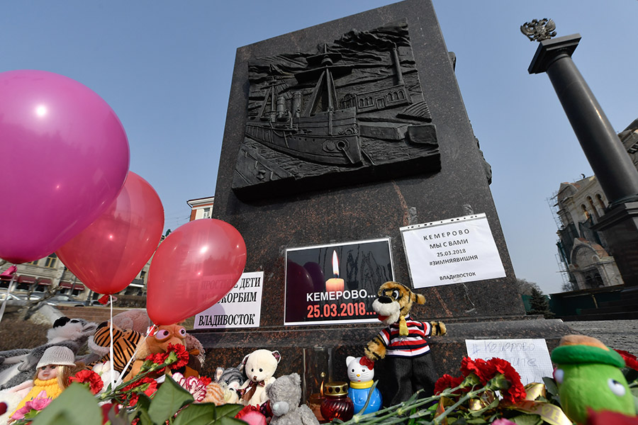 Во Владивостоке местом, где собираются местные жители, стал памятник борцам за власть Советов
