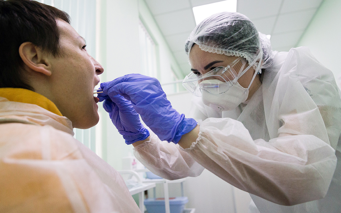 Правительство пообещало включить анализ на коронавирус в ОМС