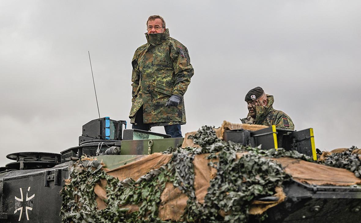 Борис Писториус&nbsp;на танке Leopard 2