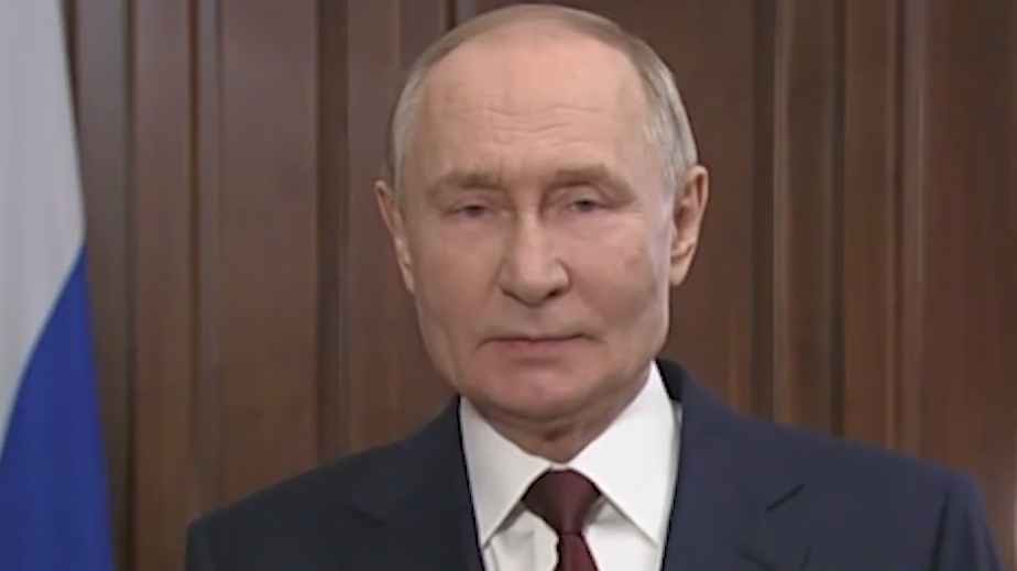 Путин поздравил россиянок с 8 Марта