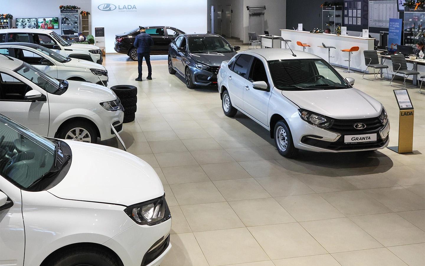 Российский авторынок снова провалился. Данные Минпромторга