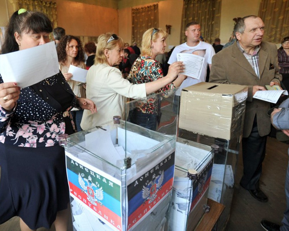 Референдум о статусе самопровозглашенной Донецкой народной республики на избирательном участке в Донецке