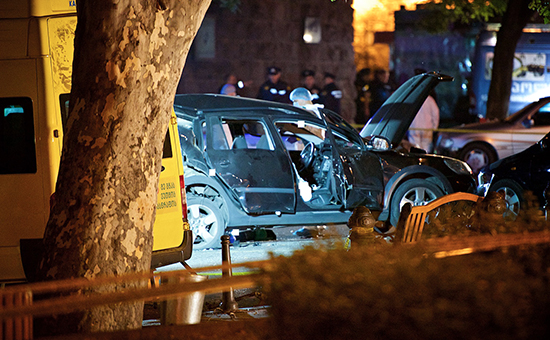 Последствия&nbsp;взрыва машины оппозиционного депутата парламента Грузии Гиви Таргамадзе в центре Тбилиси


