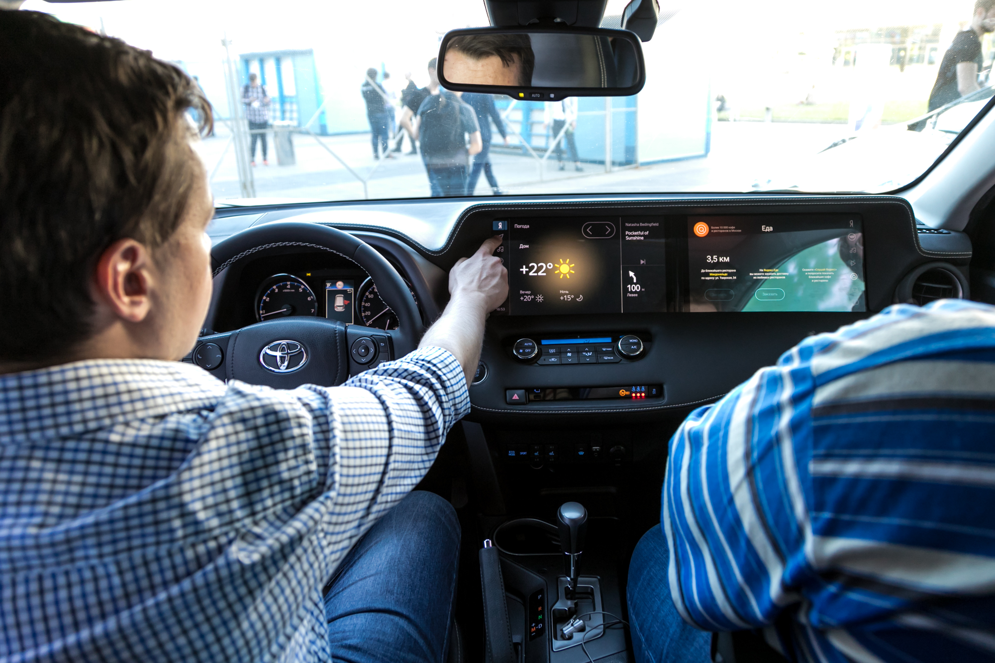 Представлен демомобиль на базе Toyota RAV4 с платформой «Яндекс.Авто»