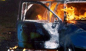 В Махачкале сгорел автомобиль с тремя пассажирами