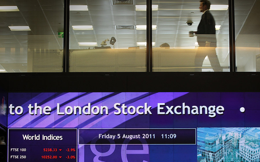 Российские акции потеряли до 70% цены на торгах в Лондоне