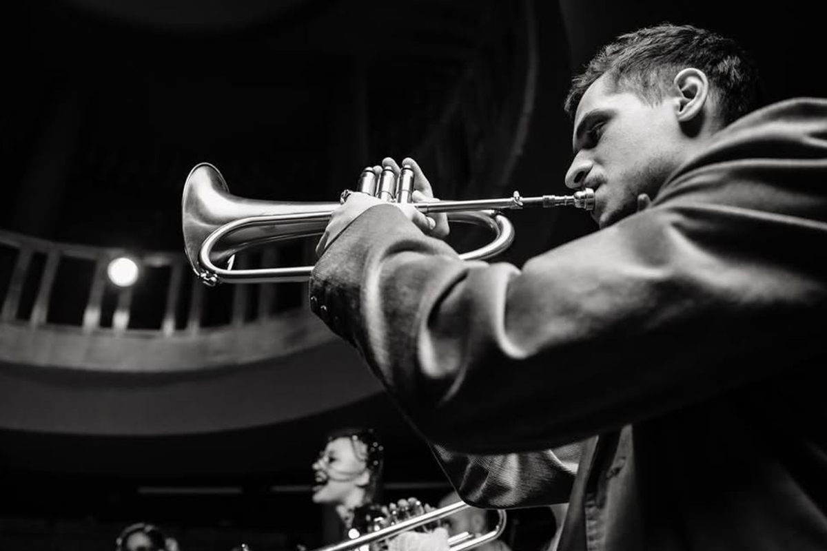 Клуб «Эссе»