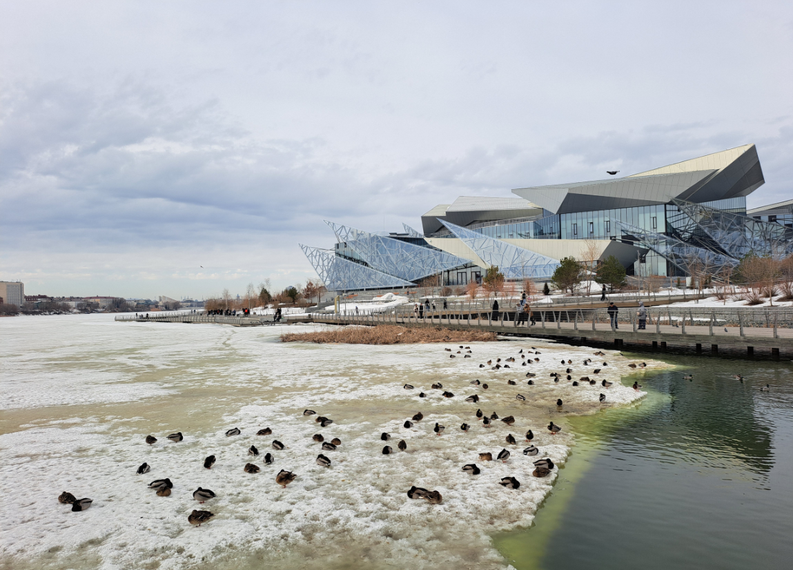 РБК Татарстан (на снимке озеро Кабан и новое здание театра Камала)
