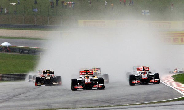 Формула-1. Гран-При Малайзии: люди дождя