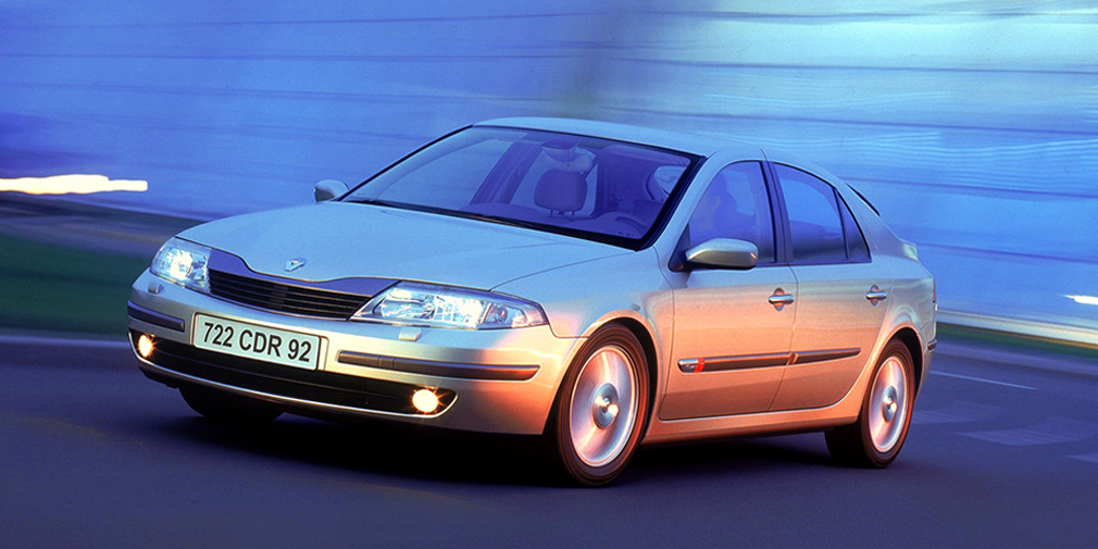 Renault Laguna стал самым безопасным автомобилем 2001 года. Впервые в истории независимых краш-тестов Euro NCAP автомобиль получил максимальные пять звезд за защиту при фронтальном и боковом столкновении. В следующем году результат &laquo;Лагуны&raquo; повторил Mercedes-Benz E-Class, а Euro NCAP пришлось повышать требования к безопасности автомобилей.