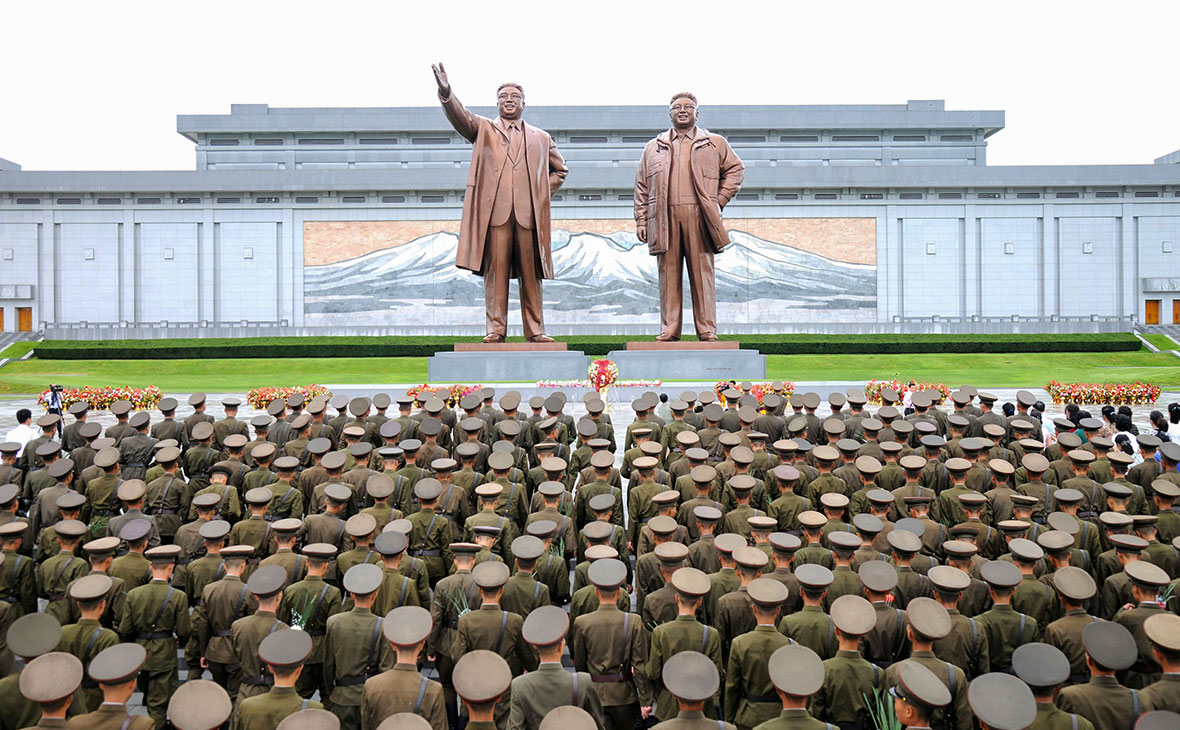 Памятник трудовой партии Кореи Пхеньян Северная Корея