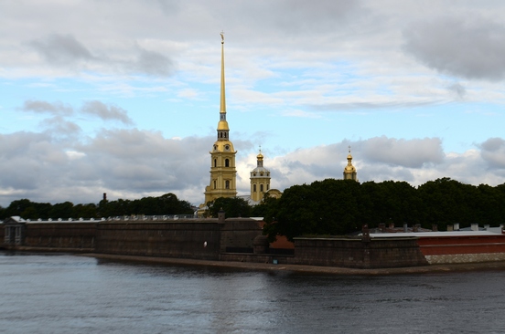 Петербург за пять минут: опасный вирус и эстетические стандарты