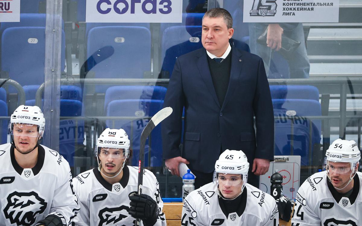 Полуфиналист КХЛ не стал увольнять тренера после провального сезона